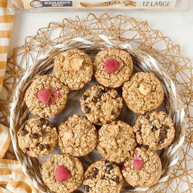 These oatmeal muffins are perfect for busy mornings, and you can easily make them your own with different mix-ins! Packed with flavor and made with Eggland’s Best eggs, they’re great for breakfast or as a snack throughout the day. 

Ingredients:

🍽 3 cups quick cook or old-fashioned oats 
🍽 ¾ teaspoon cinnamon 
🍽 1 teaspoon baking powder 
🍽 ½ teaspoon salt 
🍽 2 large Eggland’s Best cage-free eggs 
🍽 1½ cups whole milk 
🍽 ¼ cup honey 
🍽 1 teaspoon vanilla extract 
🍽 2 large bananas, mashed 

Instructions:

1. Preheat oven to 350℉ and grease a 12-count muffin tin.
2. In a bowl, whisk together dry ingredients.
3. Add in wet ingredients and mix until combined.
4. Divide batter into 3 bowls and add your favorite mix-ins.
5. Fill muffin wells and top with more mix-ins if desired.
6. Bake for 25-30 minutes until golden and springy. Let cool before enjoying!

Easy, customizable, and a great way to kick off the day!